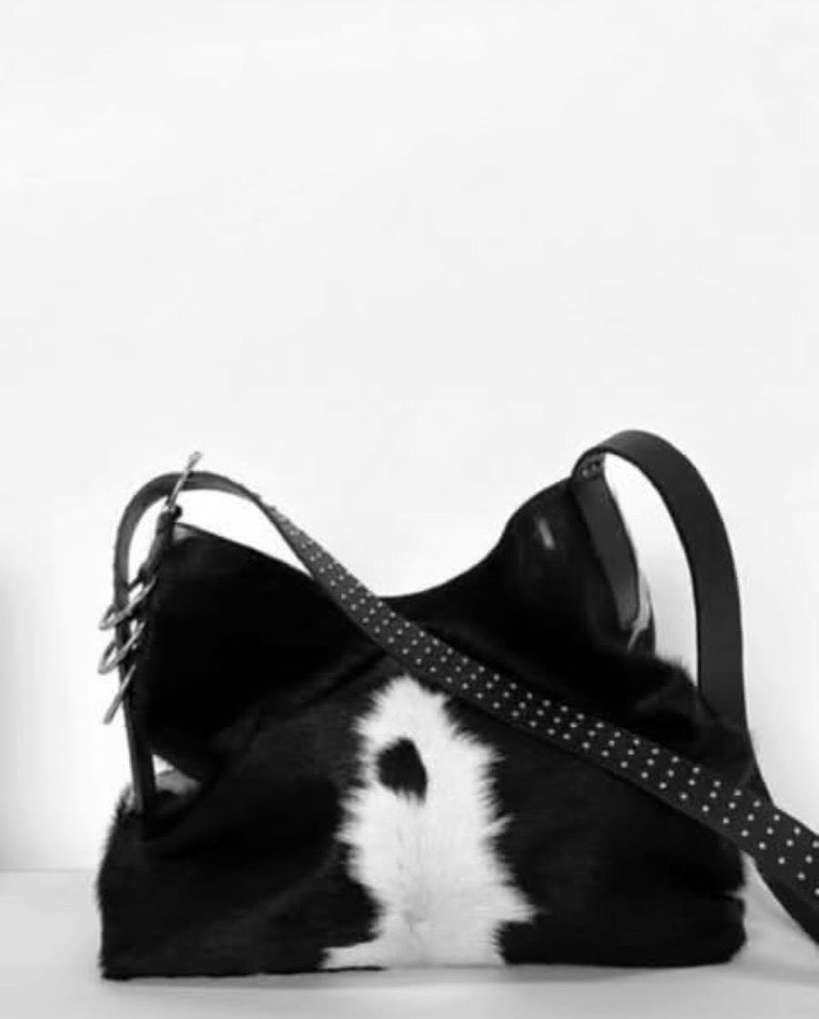 Bolso blanco por negro