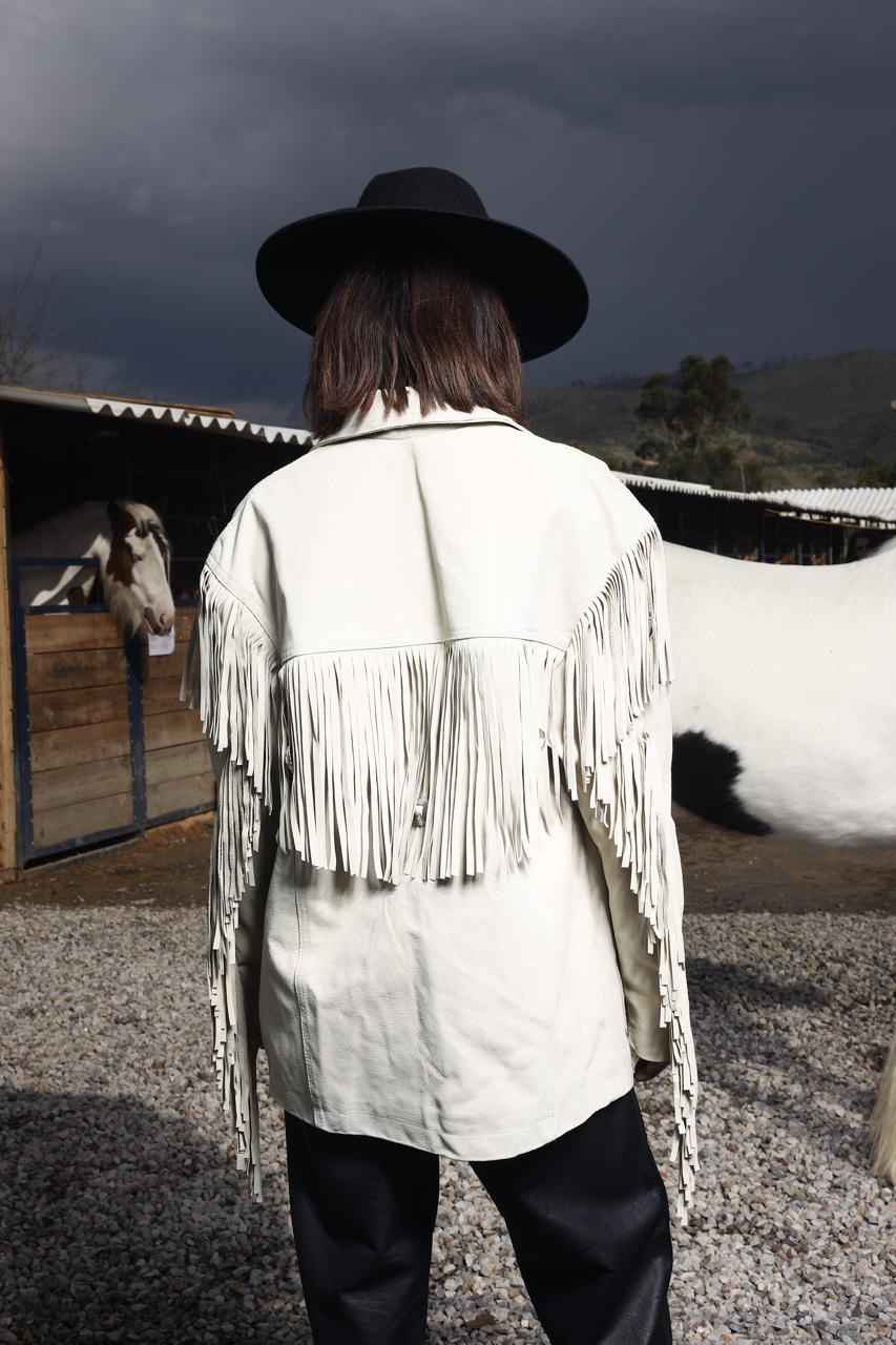 Chaqueta Boho Vainilla Cuero Apliques