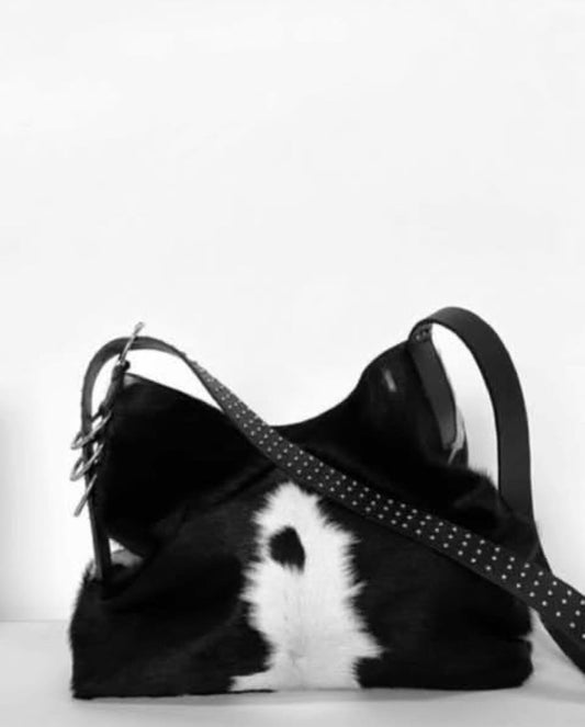 Bolso blanco por negro